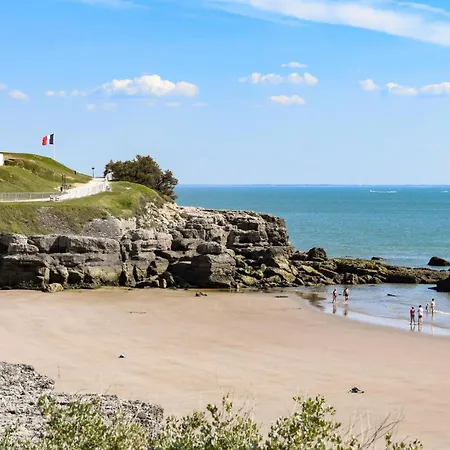 Campsite Awesome Stacaravan In Saint-georges-de-didon 3*