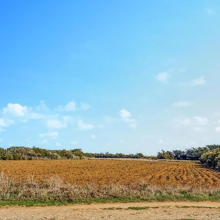 Awesome Stacaravan In Saint-georges-de-didon 3* Saint-Georges-de-Didonne